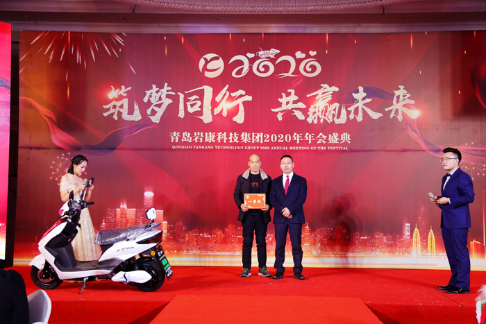 一等獎頒發(fā) 一等獎頒發(fā)